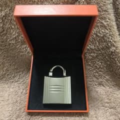 HERMES ジュエルロック シルバー カデナ型 香水入り - メルカリ
