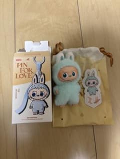 ラブブ正規品イニシャル【I】THE MONSTERS PIN FOR LOVEのサムネイル