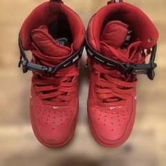 Nike Air Force 1 レッド スニーカーのサムネイル