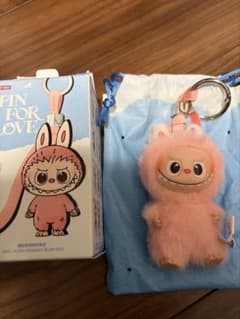 POP MART ラブブぬいぐるみ「U」のサムネイル