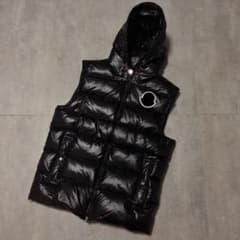 【美品❗️】MONCLER VANOISE ダウンベスト 黒　サイズ2 5D210 美品❗️】MONCLER VANOISE ダウンベスト 黒 サイズ2 5D210 - メルカリ
