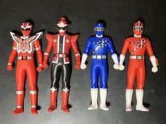 戦隊ヒーロー ソフビ フィギュア 4体セット - メルカリ