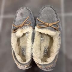 UGG グレー モカシン シープスキン - メルカリ