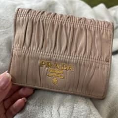 プラダ　二つ折り財布のサムネイル