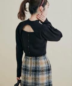 バックボタン付きパフスリーブニットのサムネイル