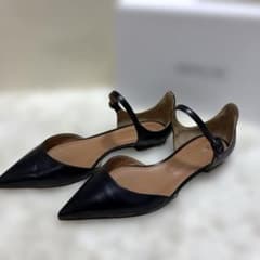 PIPPCHIC ボインデッドトゥーのアンクルストラップ付きパンプス　ブラック PIPPCHIC ボインデッドトゥーのアンクルストラップ付きパンプス