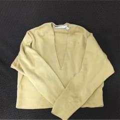 ユニクロ×ルメールVネックニットのサムネイル