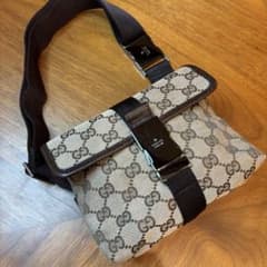 美品✨GUCCI グッチ　ショルダーバッグ　gg柄　キャンバンス　131236 美品✨GUCCI グッチ ショルダーバッグ gg柄 キャンバンス 131236