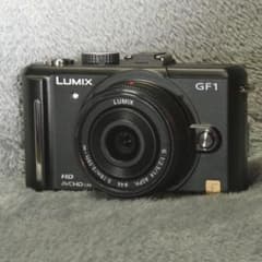 値↓【中古】LUMIX DMC-GF1 ボディ＋レンズ(G 1：2.5/14)のサムネイル