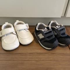 ニューバランス996 ネイビー12.5cmと白い靴の2個セット。のサムネイル