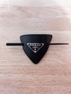 セール今月末まで✨【新品未使用】PRADA ヘアクリップ かんざし ロゴ 