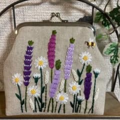 ルピナスの刺繍がま口ポーチのサムネイル
