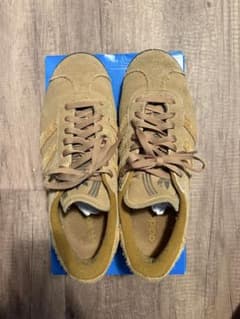 adidas GAZELLE ベージュ スエード スニーカーのサムネイル