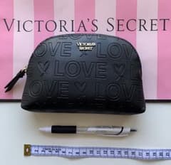 【新品未使用】VICTORIA’S SECRET LOVEポーチブラックのサムネイル