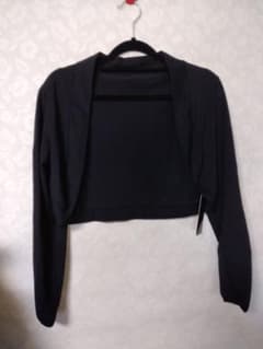 ボレロ　カーディガン　黒　美品のサムネイル
