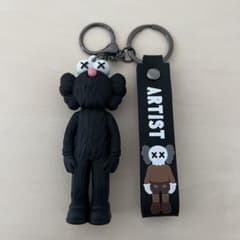 KAWS カウズ ラバーフィギュア キーホルダー×1 - メルカリ