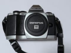 【ジャンク品】OLYMPUS OM-D EM-10 ミラーレス一眼カメラ 本体のサムネイル