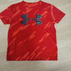 UNDER ARMOUR Tシャツ レッド カモ柄 YMDサイズのサムネイル