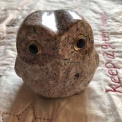 ふくろうの石の置物のサムネイル
