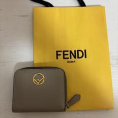 FENDI 二つ折り財布のサムネイル