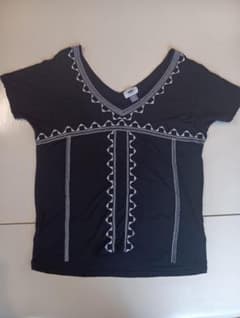 Old Navy 刺繍入り Vネック Tシャツ ブラック XSのサムネイル