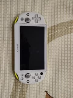 PS Vita 本体 ライムグリーン ホワイトのサムネイル