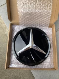 【値下げ】Mercedes-Benz エンブレム 黒　W205のサムネイル