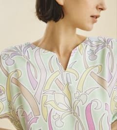 GRACE CONTINENTAL ヌーボーフラワープリントトップ 金ボタン Grace Class - GRACE CONTINENTAL ヌーボーフラワープリントトップ 金