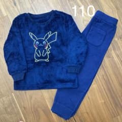ユニクロ　フリース　パジャマ　110 ピカチュウ　紺のサムネイル
