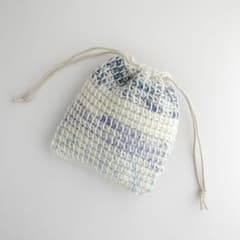 【ハンドメイド】アフガン編み ミニ巾着ポーチ（ブルー）　　K003-4のサムネイル