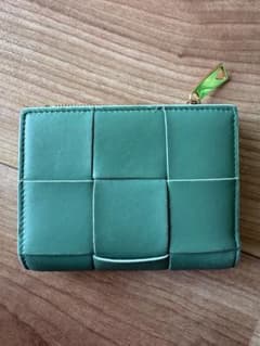BOTTEGA VENETA 日本.韓国限定カラーグリーン 二つ折り財布 - メルカリ