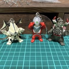 ウルトラマンシリーズフィギュアキーホルダー 3種セット「セブン編」