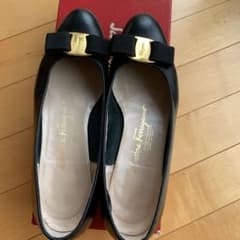 お値下げー♫フェラガモのシンプルパンプスのサムネイル