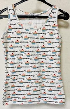 ⭐️新品⭐️白タンクトップ-カップケーキ柄のサムネイル