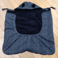 フード付き抱っこひも　防寒ケープのサムネイル
