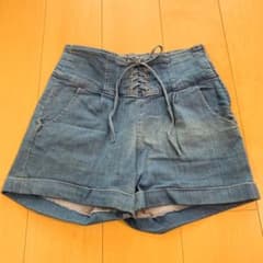 【最終値下げ】ハイウエスト デニムショートパンツのサムネイル