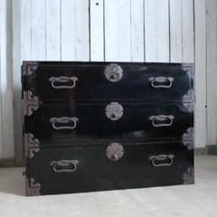 Akamaru 　綺麗な打ち出し金具庄内箪笥　2段　タンス　収納　古家具 綺麗な丸金具庄内箪笥 3段 中桐 タンス 収納 古家具 古民家 時代家具