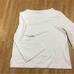 新品 ユニクロ トップスのサムネイル