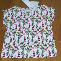 くーちゃん様☆新品 花柄Tシャツ 110のサムネイル