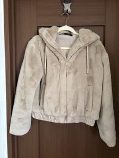 ZARA フェイクファー フード付きジャケットのサムネイル