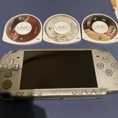 【ジャンク】PSP シルバー 本体 UMDディスク付きのサムネイル