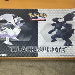 ポケモン レシラムゼクロム プレイマットのサムネイル