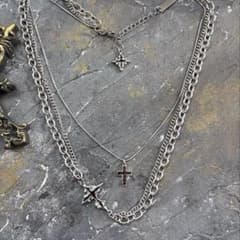 186 基礎パーツまで全てステンレス使用ブラッククロスネックレス