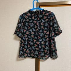 花柄ブラウスのサムネイル