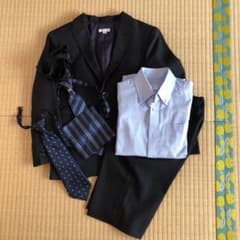 130スーツ(ジャケット、膝丈パンツ、シャツ、小物)のサムネイル