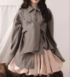 loinnuit】ラインストーンリボンシャツ グレー新品未使用タグ付き