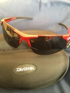 ダイワ　Daiwa 偏光サングラス　新品未使用　レッドのサムネイル