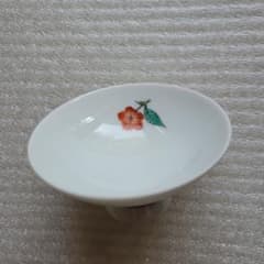 人間国宝 十四代 酒井田柿右衛門　桜花盃のサムネイル