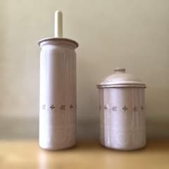 ホーローのトイレ用品のサムネイル