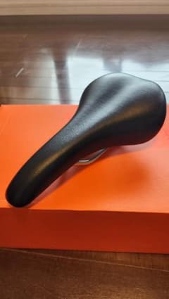美品】サドル GIANT 純正 未使用品 - メルカリ
